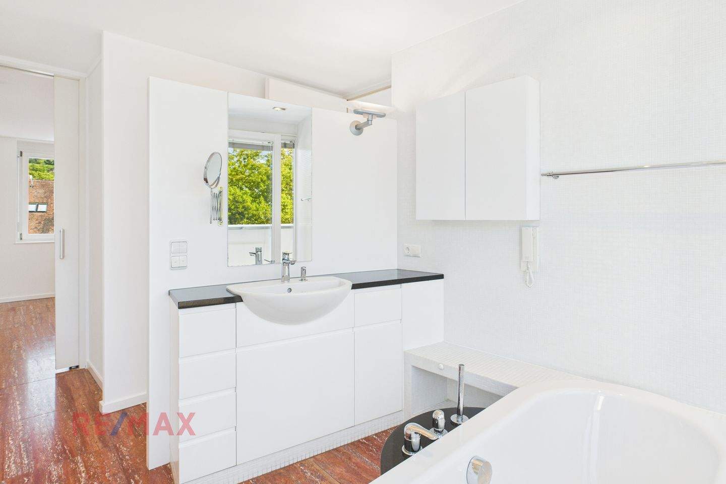 Wohnung zum Kauf – další