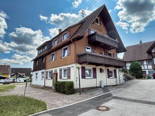 Doppelhaushälfte zum Kauf 328.000 € 7 Zimmer 151 m² 357 m² Grundstück Loßburg Loßburg 72290