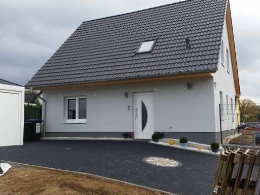Einfamilienhaus zur Miete 1.140 € 110 m² 715 m² Grundstück Oelsnitz Oelsnitz/Erzgebirge 09376
