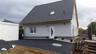 Einfamilienhaus zur Miete 1.140 € 110 m² 715 m² Grundstück Oelsnitz Oelsnitz/Erzgebirge 09376