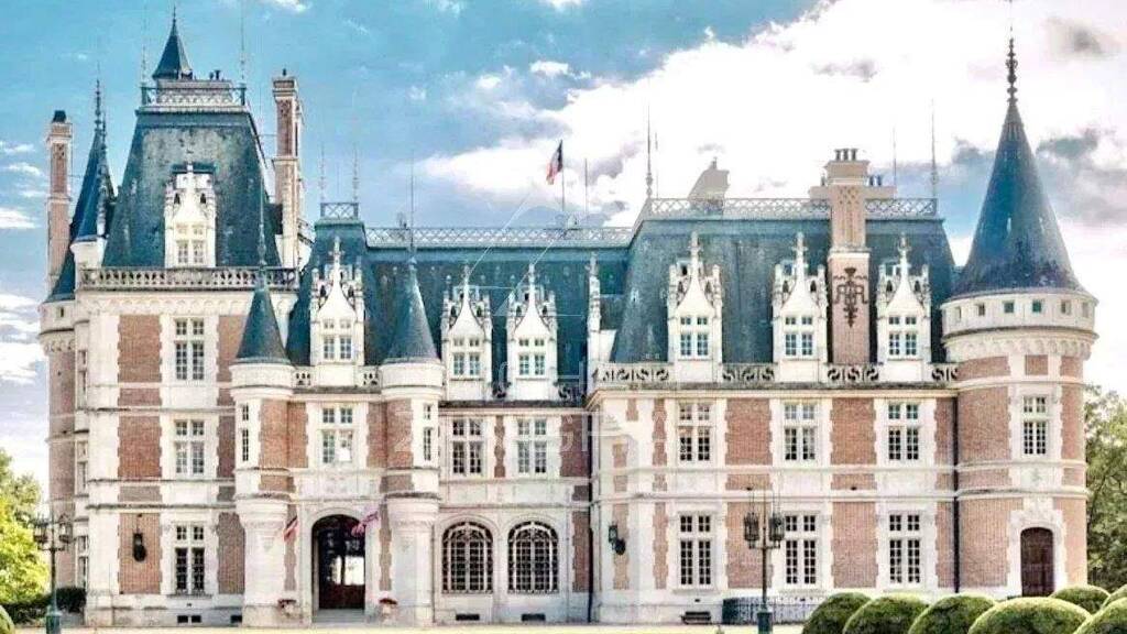 Haus zum Kauf 26.300.000 € 3.000 m² 520.000 m² Grundstück Centre Ville Bourges 18000