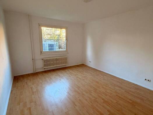 Wohnung zur Miete 290 € 2 Zimmer 59 m² 3. Geschoss frei ab sofort Waldstraße 19 Crossen Crossen an der Elster 07613