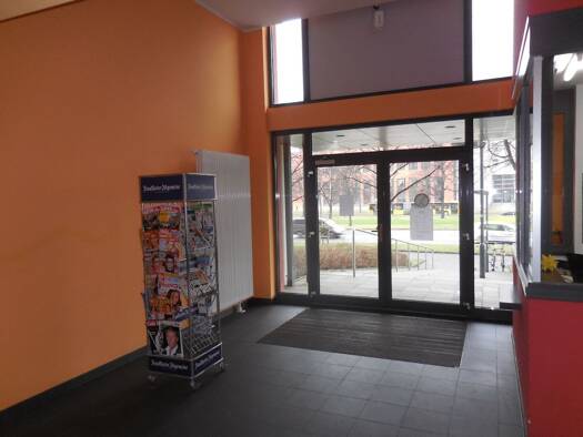 Wohnung zur Miete 386 € 2 Zimmer 38,2 m² 5. Geschoss frei ab 16.08.2026 St.Petersburger Straße 3 Pirnaische Vorstadt Ortsamtsbereich Altstadt 01069