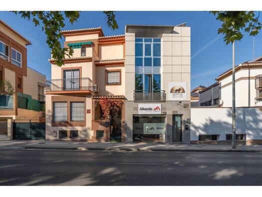 Haus zum Kauf 370.000 € 1 Zimmer 183 m² Bajo de Huétor 136 Granada 18008