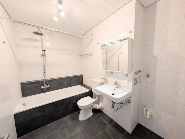 Wohnung zur Miete 845 € 2,5 Zimmer 67 m² Woogstraße 36 Neuhofen 67141
