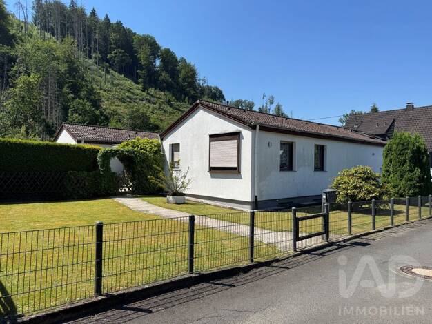 Bungalow zum Kauf 315.000 € 7 Zimmer 230 m² 2.141 m² Grundstück Remmelsohl Gummersbach 51645