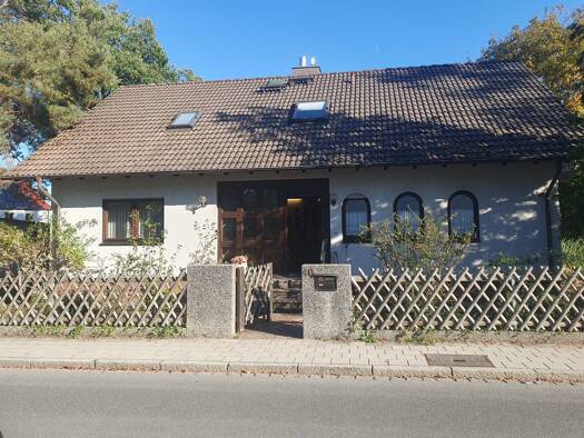 Einfamilienhaus zum Kauf 629.000 € 8 Zimmer 190 m² 967 m² Grundstück frei ab sofort Alter Kirchenweg 40 Röthenbach Röthenbach an der Pegnitz 90552
