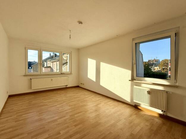 Wohnung zur Miete 252 € 3 Zimmer 55,9 m² 3. Geschoss Geibelstraße 22 Haselbrunn Plauen 08525