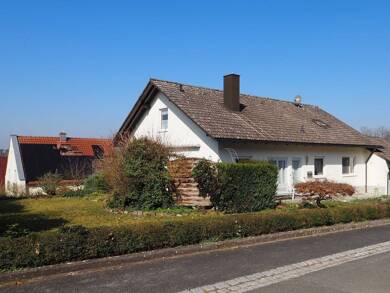 Haus zum Kauf 350.000 € 8 Zimmer 206 m² 873 m² Grundstück frei ab sofort Weingartsgreuth Wachenroth 96193