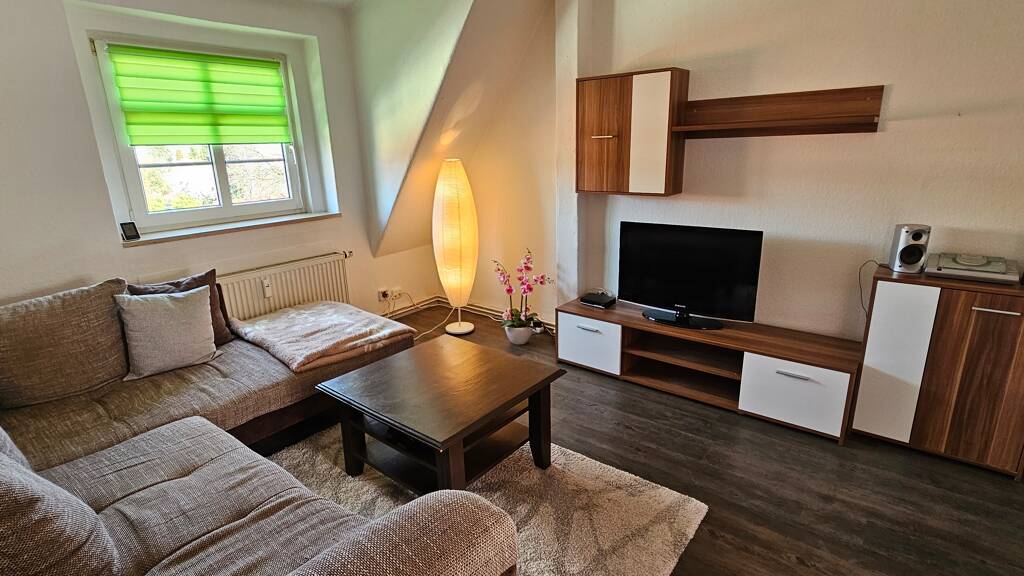 Wohnung zur Miete 295 € 2 Zimmer 41 m² 3. Geschoss frei ab sofort Cainsdorfer Str. 66 Wilkau-Haßlau 08112