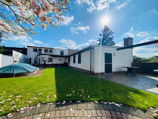 Mehrfamilienhaus zum Kauf 799.000 € 25 Zimmer 730 m² 1.200 m² Grundstück frei ab sofort Eigen Bottrop 46240