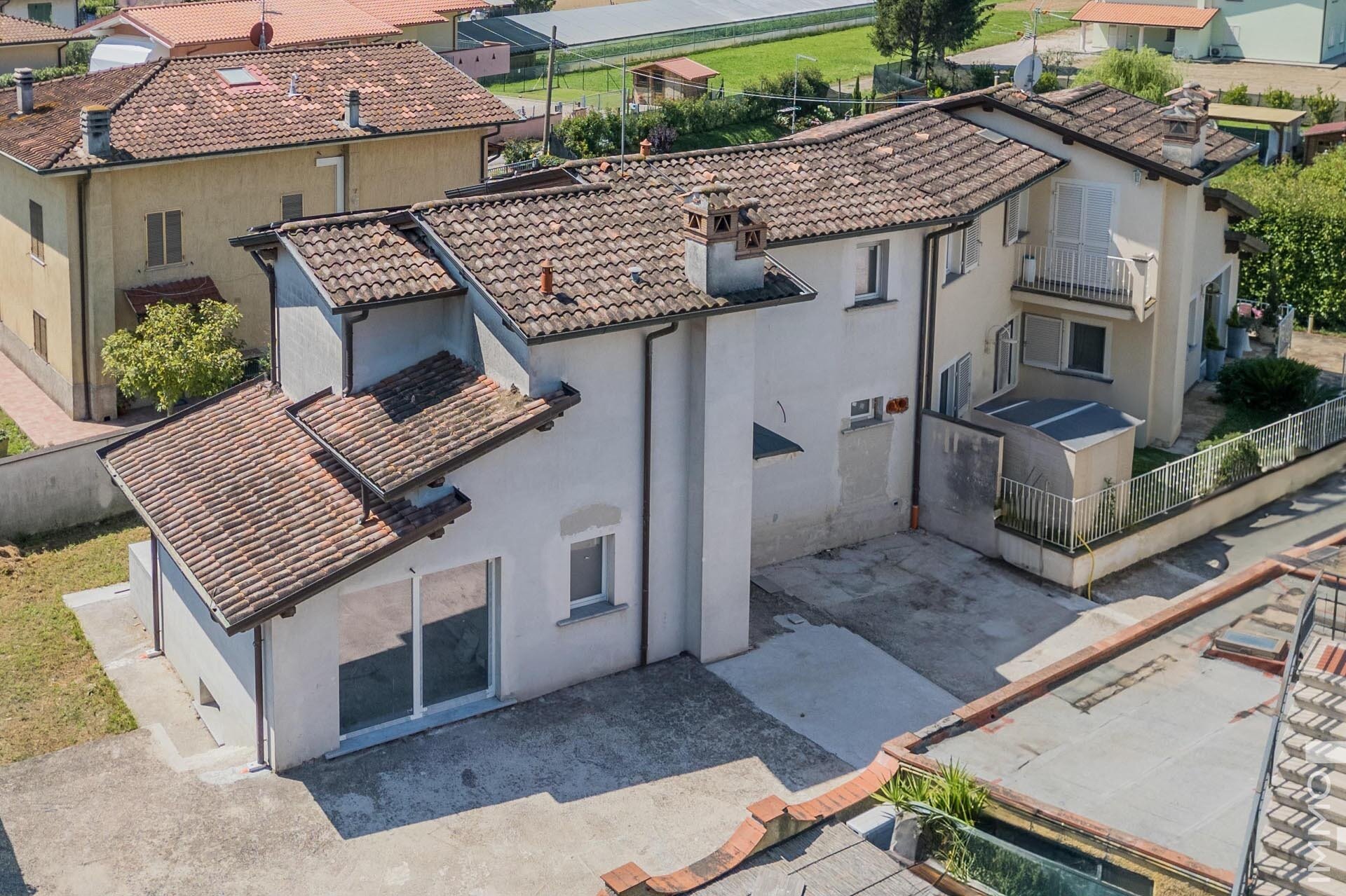 Villa zum Kauf 290.000 € 6 Zimmer 195 m²<br/>Wohnfläche 70 m²<br/>Grundstück ab sofort<br/>Verfügbarkeit Camaiore