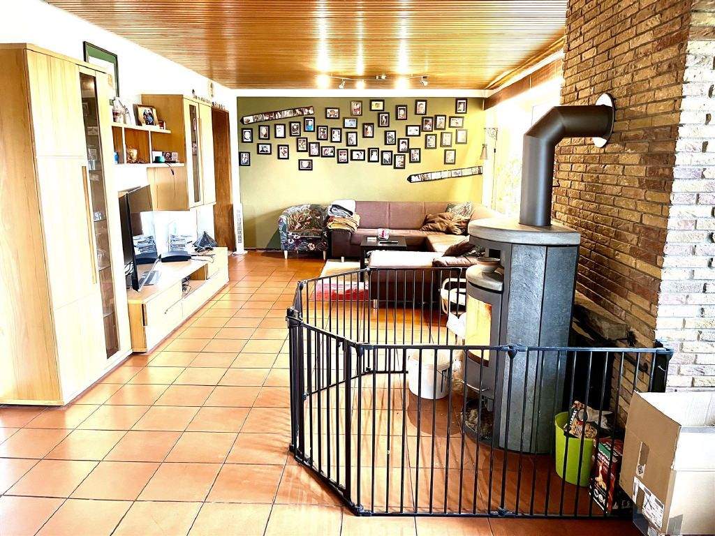 Immobilie in Weikersheim - Wohnhaus in ruhiger Lage mit Aussicht und Garten - Bild 2