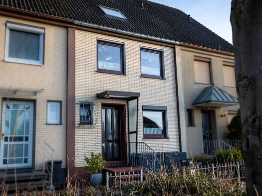 Reihenmittelhaus zum Kauf 256.000 € 5 Zimmer 112 m² 201 m² Grundstück Hasport/Annenheide Delmenhorst 27755