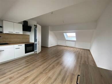 Wohnung zur Miete 700 € 3 Zimmer 90 m² Dachgeschoss, 3. Geschoss Leipziger Vorstadt 27 Pegau Pegau 04523