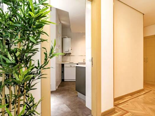 Wohnung zur Miete 700 € 3 Zimmer 101 m² 2. Geschoss frei ab sofort Mitte Mitte 30159