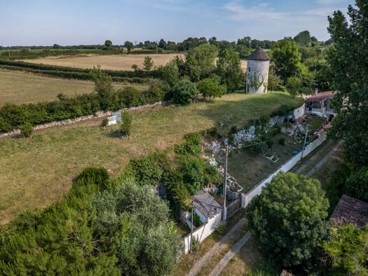 Haus zum Kauf 29.000 € 36 m² 1.855 m² Grundstück Saint-Savinien 17350
