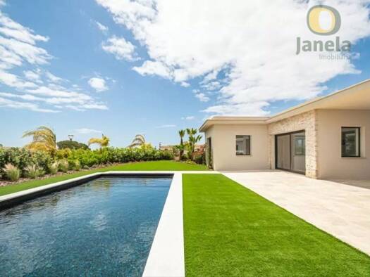 Haus zum Kauf 3.800.000 € 328 m² 1.045 m² Grundstück Montenegro 8005