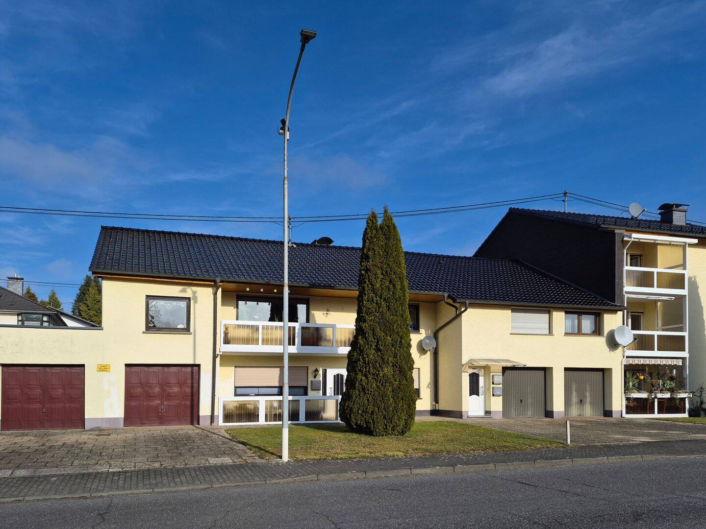 Immobilie in Asbach - TOP-ANGEBOT - 6 Parteienhaus mit 6 Garagen in zentraler, ruhiger Lage von Asbach zu verkaufen !! - Bild 2