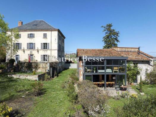 Reihenmittelhaus zum Kauf 630.000 € 15 Zimmer 520 m² 7.288 m² Grundstück Boën 42130