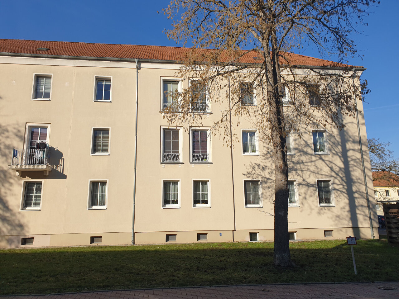 Wohnung zur Miete 403 € 3 Zimmer 66,9 m²<br/>Wohnfläche 1.<br/>Geschoss 01.04.2025<br/>Verfügbarkeit Goethestraße 1 Braunsbedra Braunsbedra 06242