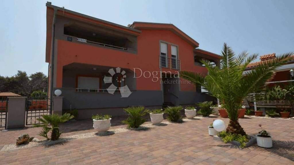 Haus zum Kauf 800.000 € 13 Zimmer 330 m² Vir