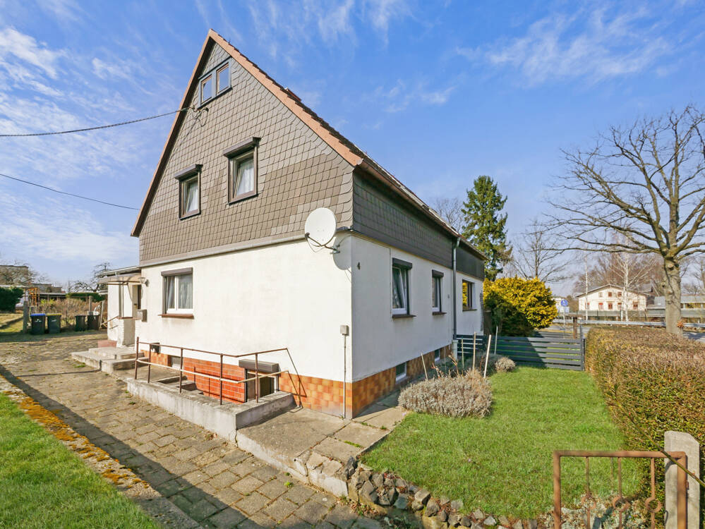 Immobilie in Neustadt in Sachsen - Klassischer Charme in Neustadt (Sa): Gemütliche 5-R-Doppelhaushälfte mit grünem Grundstück (590 m2) - Bild 0