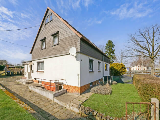 Doppelhaushälfte zum Kauf 79.900 € 5 Zimmer 90 m² 590 m² Grundstück Neustadt Neustadt in Sachsen 01844