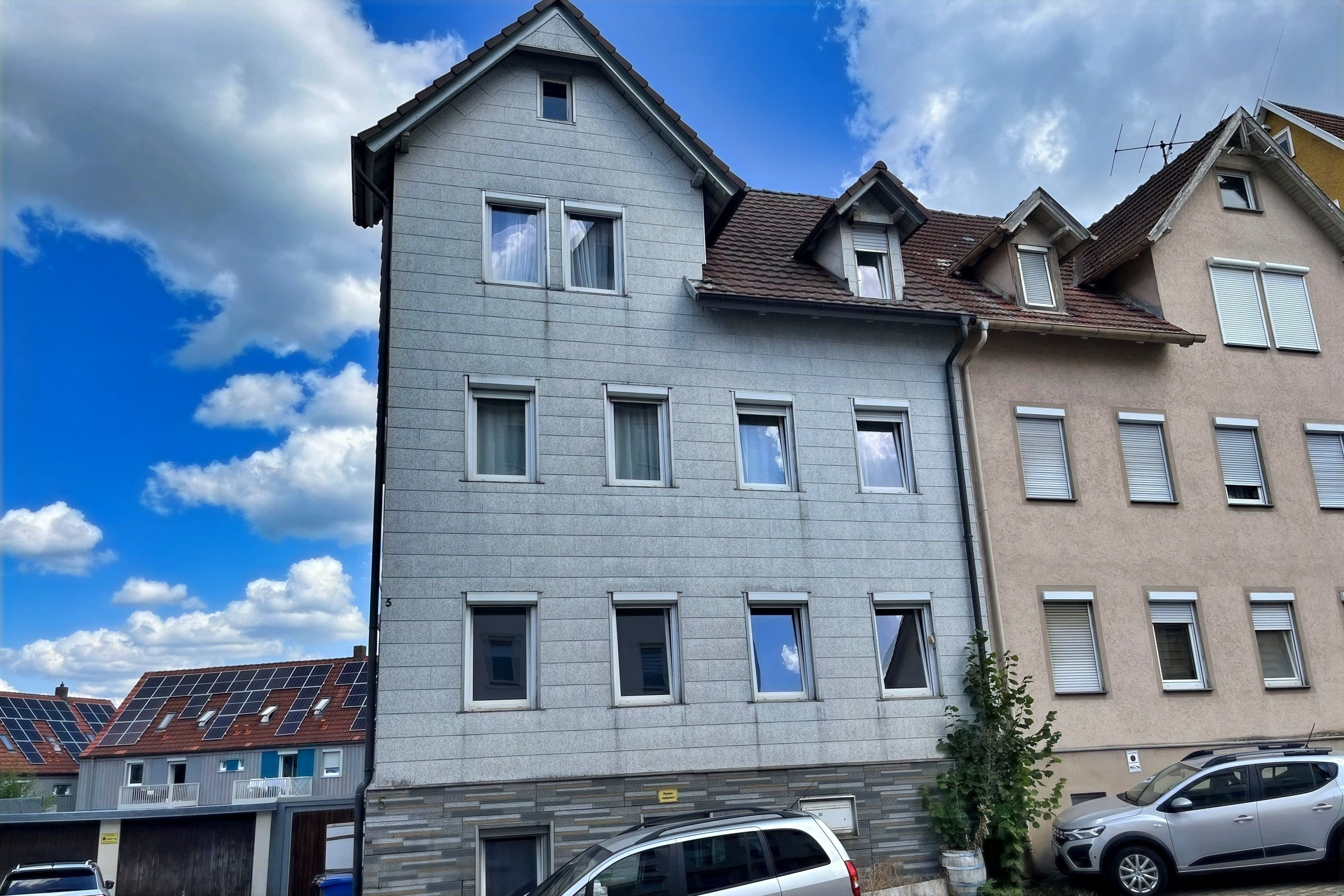 Mehrfamilienhaus zum Kauf 319.000 € 9 Zimmer 212,5 m²<br/>Wohnfläche 263 m²<br/>Grundstück Tuttlingen Tuttlingen 78532