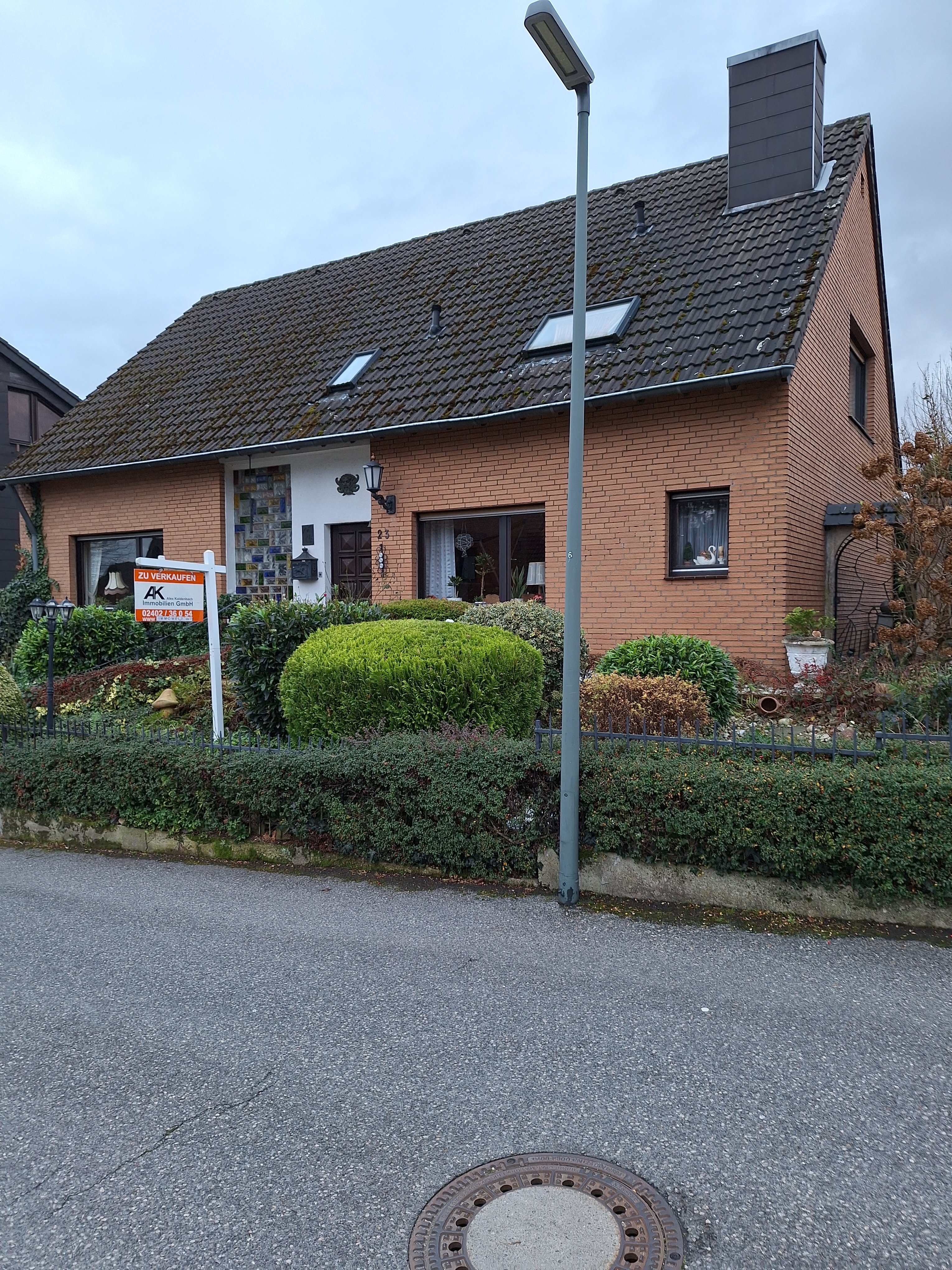 Haus zum Kauf 299.000 € 7 Zimmer 163 m²<br/>Wohnfläche 710 m²<br/>Grundstück ab sofort<br/>Verfügbarkeit Brunnenweg 23 Werth Stolberg 52224