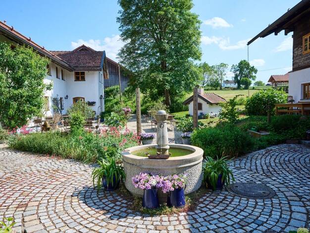 Gastronomie/Hotel zum Kauf 1.749.000 € 10.000 m² Grundstück Attenhausen Landau an der Isar 94405