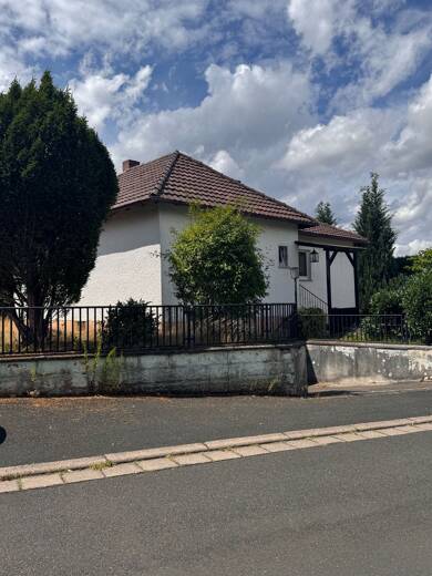 Haus zur Miete 950 € 3,5 Zimmer 90 m² frei ab sofort Röttenbach 91341