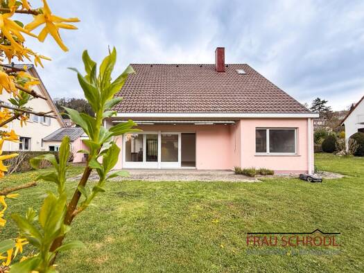 Einfamilienhaus zur Miete 1.750 € 6,5 Zimmer 178 m² 571 m² Grundstück frei ab 01.06.2026 Gottmadingen 78244