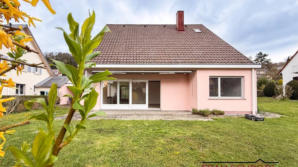 Einfamilienhaus zur Miete 1.750 € 6,5 Zimmer 178 m² 571 m² Grundstück frei ab 01.06.2026 Gottmadingen 78244