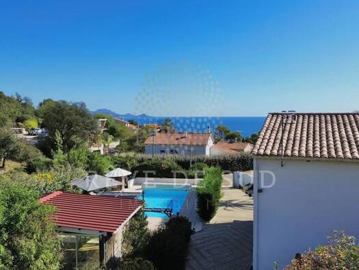 Haus zum Kauf 870.000 € 160 m² 1.380 m² Grundstück Les Issambres Roquebrune-sur-Argens 83380