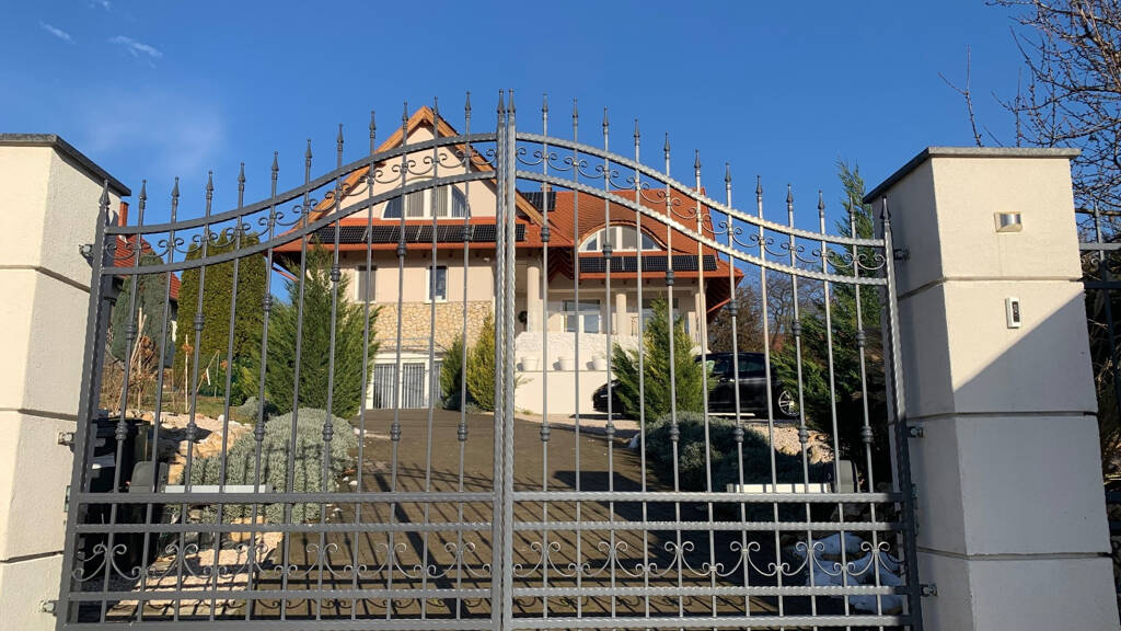 Einfamilienhaus zum Kauf 670.000 € 8 Zimmer 310 m² 1.027 m² Grundstück Sukoro 8096