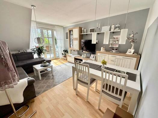Wohnung zur Miete 480 € 3 Zimmer 66,5 m² 2. Geschoss frei ab 01.09.2026 Hildburghausen Hildburghausen 98646