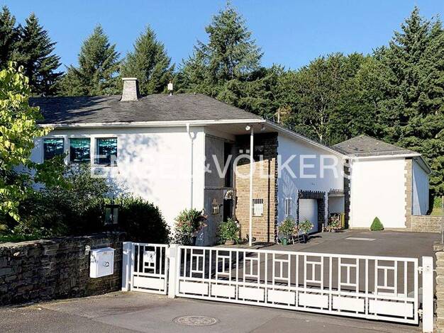 Villa zum Kauf 549.000 € 11 Zimmer 650 m² 5.302 m² Grundstück Gehlert 57627
