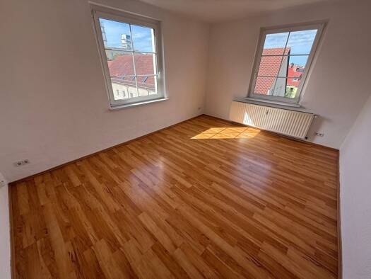 Wohnung zur Miete 396 € 2 Zimmer 66 m² 3. Geschoss frei ab sofort Leuna 06237