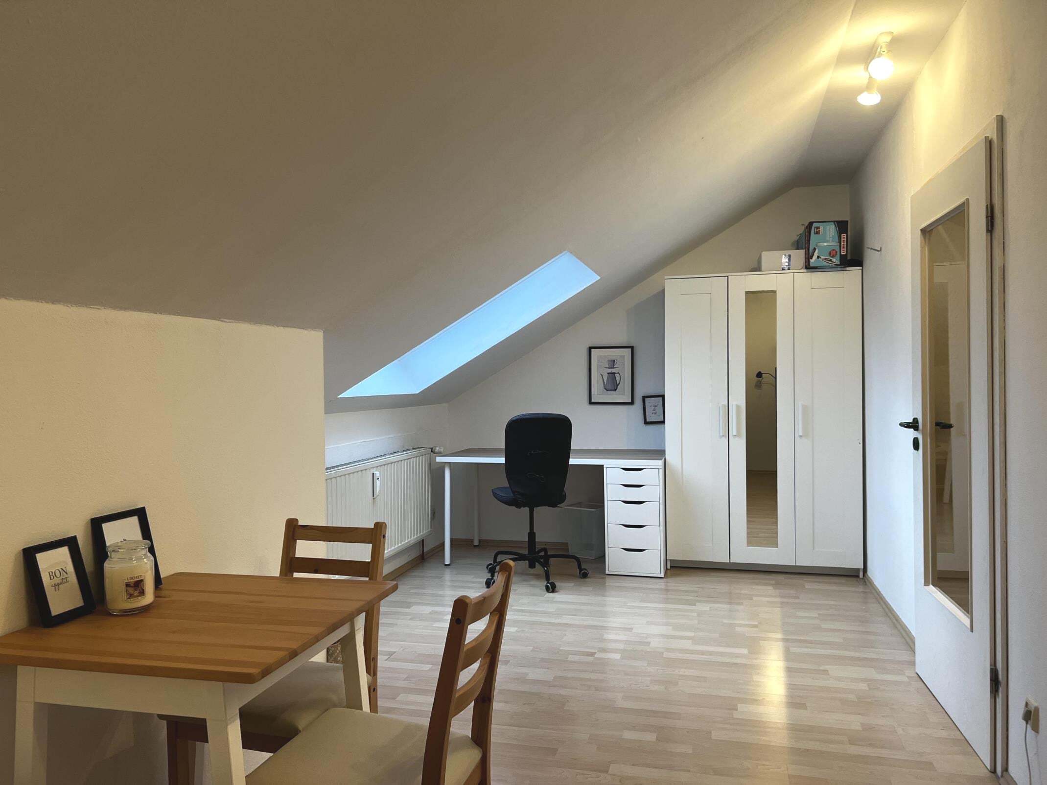 Wohnung zur Miete 550 € 1 Zimmer 24,1 m²<br/>Wohnfläche 4.<br/>Geschoss ab sofort<br/>Verfügbarkeit Burgunderstraße - Napoleonstein Regensburg 93053