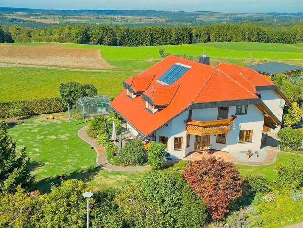 Einfamilienhaus zum Kauf provisionsfrei 828.000 € 8 Zimmer 262 m² 2.149 m² Grundstück Münchingen Wutach 79879