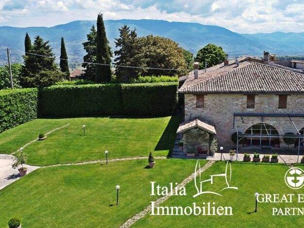 Bauernhaus zum Kauf 1.800.000 € 19 Zimmer 343 m² 58.000 m² Grundstück Montefalco 06036