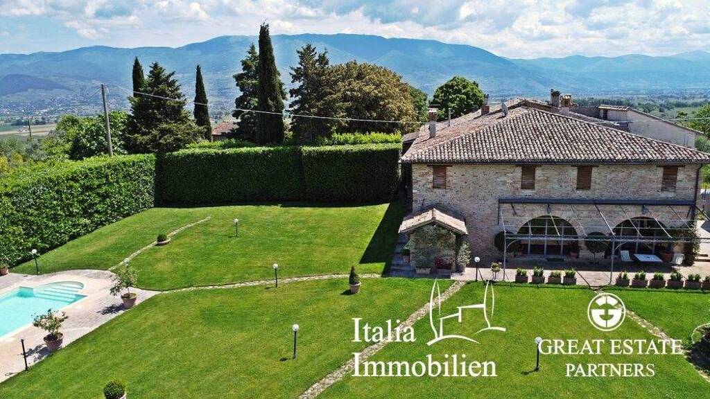 Bauernhaus zum Kauf 1.800.000 € 19 Zimmer 343 m² 58.000 m² Grundstück Montefalco 06036