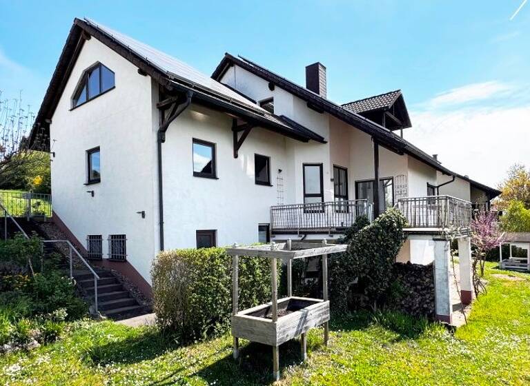 Einfamilienhaus zum Kauf 695.000 € 10 Zimmer 294 m²<br/>Wohnfläche 799 m²<br/>Grundstück Obernburg Obernburg a.Main 63785