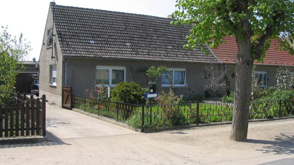 Doppelhaushälfte zum Kauf provisionsfrei 150.000 € 4 Zimmer 120 m² 1.300 m² Grundstück Lindenstraße 11 Lögow Wusterhausen/Dosse 16845