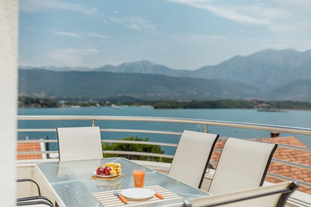 Wohnung zum Kauf 240.000 € 2 Zimmer 64 m²<br/>Wohnfläche Tivat