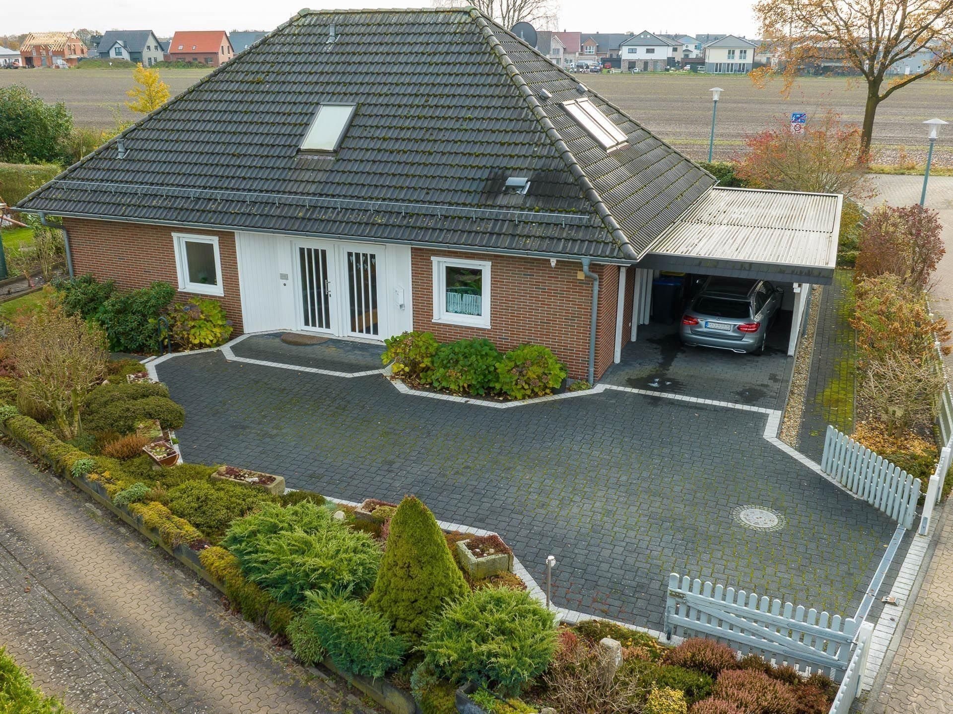 Einfamilienhaus zum Kauf provisionsfrei 495.000 € 5 Zimmer 209,8 m²<br/>Wohnfläche 758 m²<br/>Grundstück Düpmoor 65 Groß Hehlen Celle 29229