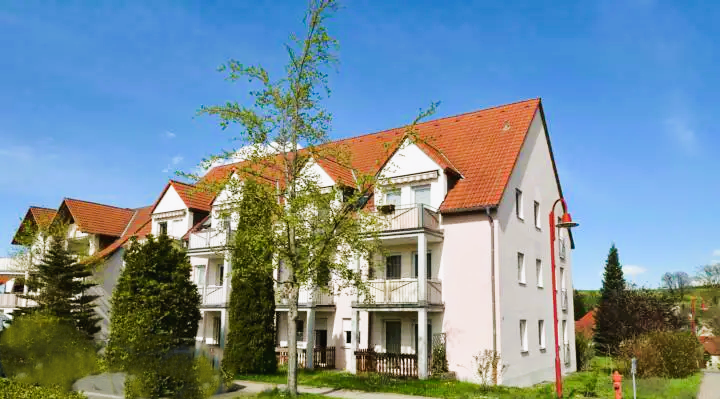 Wohnung zum Kauf als Kapitalanlage geeignet 90.000 € 2 Zimmer 61,3 m²<br/>Wohnfläche Bergstrasse 3 Bernsdorf Bernsdorf 09337