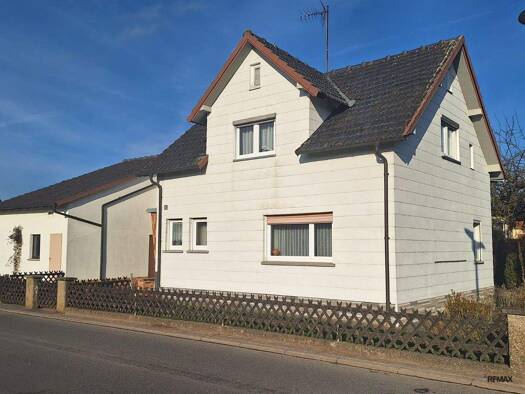 Einfamilienhaus zum Kauf 169.000 € 6 Zimmer 132,2 m² 951 m² Grundstück Unterwohlsbach Rödental / Unterwohlsbach 96472