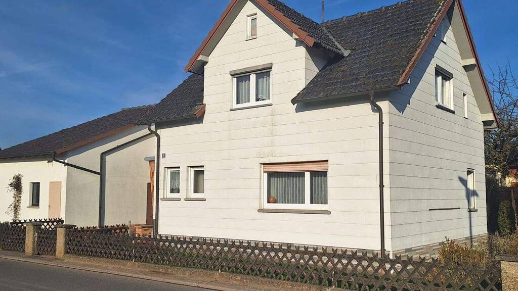 Einfamilienhaus zum Kauf 169.000 € 6 Zimmer 132,2 m² 951 m² Grundstück Unterwohlsbach Rödental / Unterwohlsbach 96472